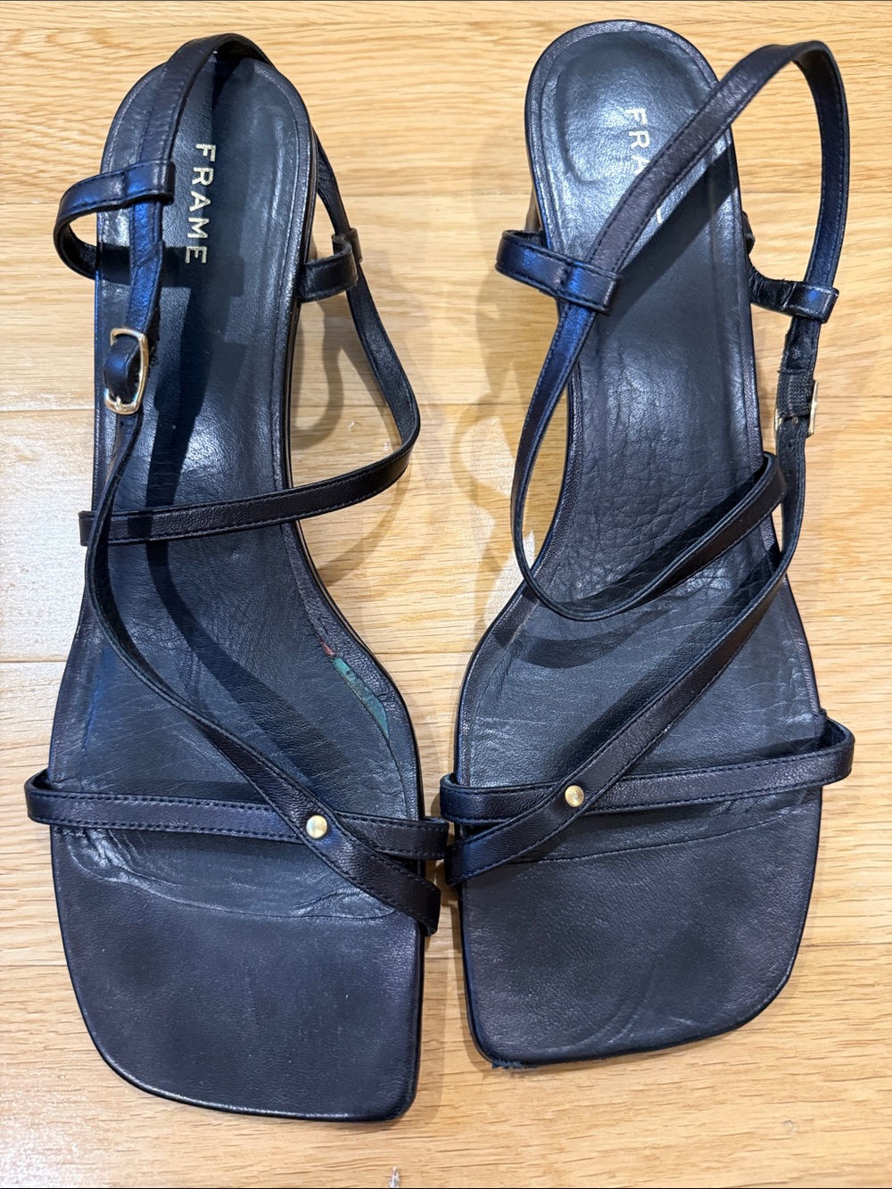 Frame Le Braxton strappy black sandal